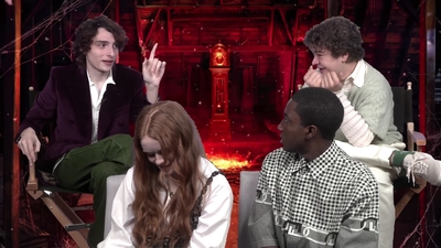 2022-05-27_-_MTV_News_-_Stranger_Things_Cast_on_Their_Favorite_S4_BTS_Moments_mp43588.jpg