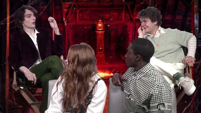 2022-05-27_-_MTV_News_-_Stranger_Things_Cast_on_Their_Favorite_S4_BTS_Moments_mp43597.jpg