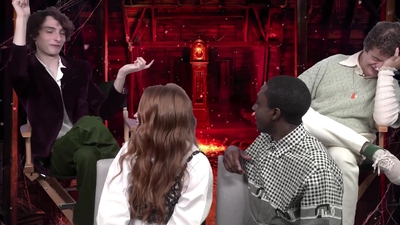 2022-05-27_-_MTV_News_-_Stranger_Things_Cast_on_Their_Favorite_S4_BTS_Moments_mp43605.jpg