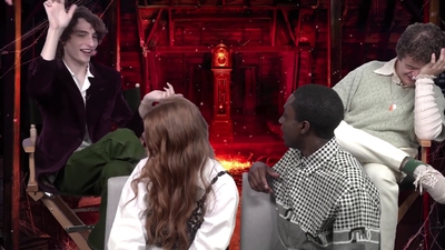 2022-05-27_-_MTV_News_-_Stranger_Things_Cast_on_Their_Favorite_S4_BTS_Moments_mp43606.jpg