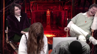 2022-05-27_-_MTV_News_-_Stranger_Things_Cast_on_Their_Favorite_S4_BTS_Moments_mp43616.jpg