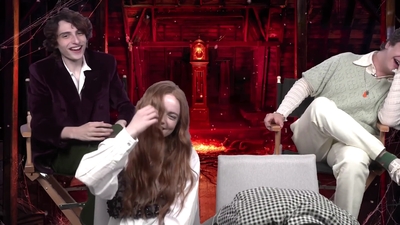 2022-05-27_-_MTV_News_-_Stranger_Things_Cast_on_Their_Favorite_S4_BTS_Moments_mp43617.jpg