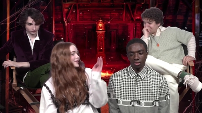 2022-05-27_-_MTV_News_-_Stranger_Things_Cast_on_Their_Favorite_S4_BTS_Moments_mp43627.jpg