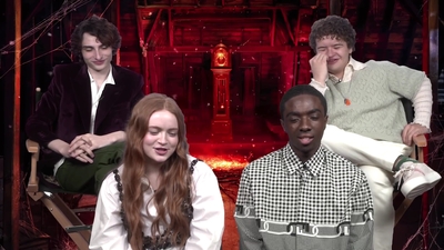 2022-05-27_-_MTV_News_-_Stranger_Things_Cast_on_Their_Favorite_S4_BTS_Moments_mp43635.jpg