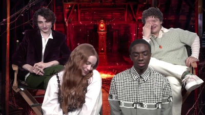 2022-05-27_-_MTV_News_-_Stranger_Things_Cast_on_Their_Favorite_S4_BTS_Moments_mp43636.jpg
