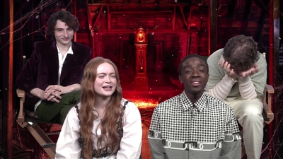 2022-05-27_-_MTV_News_-_Stranger_Things_Cast_on_Their_Favorite_S4_BTS_Moments_mp43643.jpg