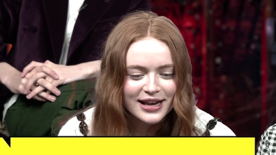 2022-05-27_-_MTV_News_-_Stranger_Things_Cast_on_Their_Favorite_S4_BTS_Moments_mp43651.jpg