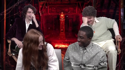 2022-05-27_-_MTV_News_-_Stranger_Things_Cast_on_Their_Favorite_S4_BTS_Moments_mp43659.jpg