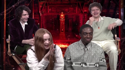 2022-05-27_-_MTV_News_-_Stranger_Things_Cast_on_Their_Favorite_S4_BTS_Moments_mp43665.jpg