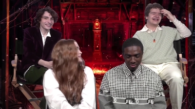 2022-05-27_-_MTV_News_-_Stranger_Things_Cast_on_Their_Favorite_S4_BTS_Moments_mp43666.jpg