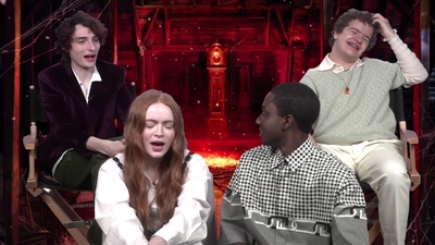 2022-05-27_-_MTV_News_-_Stranger_Things_Cast_on_Their_Favorite_S4_BTS_Moments_mp43670.jpg