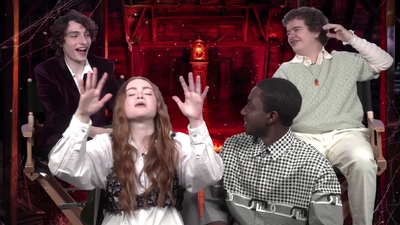 2022-05-27_-_MTV_News_-_Stranger_Things_Cast_on_Their_Favorite_S4_BTS_Moments_mp43671.jpg