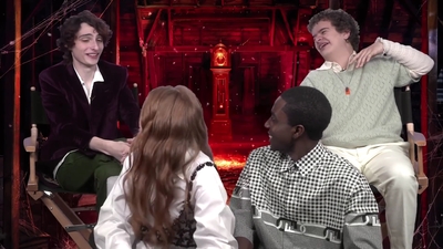 2022-05-27_-_MTV_News_-_Stranger_Things_Cast_on_Their_Favorite_S4_BTS_Moments_mp43672.jpg