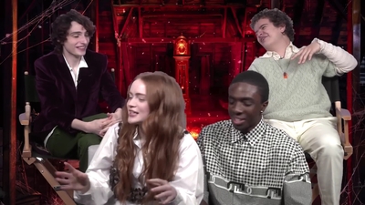 2022-05-27_-_MTV_News_-_Stranger_Things_Cast_on_Their_Favorite_S4_BTS_Moments_mp43673.jpg