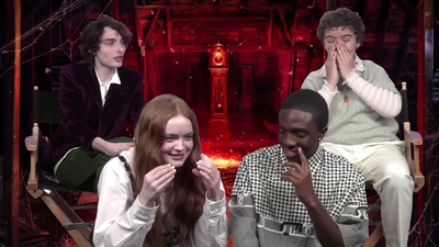 2022-05-27_-_MTV_News_-_Stranger_Things_Cast_on_Their_Favorite_S4_BTS_Moments_mp43676.jpg