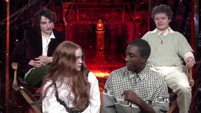 2022-05-27_-_MTV_News_-_Stranger_Things_Cast_on_Their_Favorite_S4_BTS_Moments_mp43682.jpg