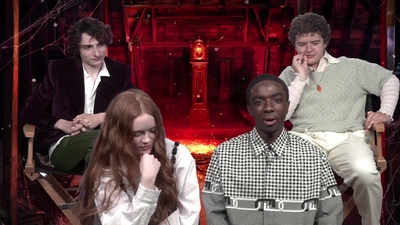 2022-05-27_-_MTV_News_-_Stranger_Things_Cast_on_Their_Favorite_S4_BTS_Moments_mp43689.jpg