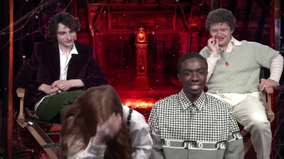 2022-05-27_-_MTV_News_-_Stranger_Things_Cast_on_Their_Favorite_S4_BTS_Moments_mp43690.jpg