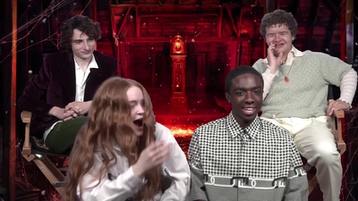 2022-05-27_-_MTV_News_-_Stranger_Things_Cast_on_Their_Favorite_S4_BTS_Moments_mp43691.jpg