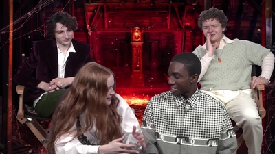 2022-05-27_-_MTV_News_-_Stranger_Things_Cast_on_Their_Favorite_S4_BTS_Moments_mp43693.jpg