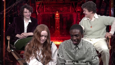 2022-05-27_-_MTV_News_-_Stranger_Things_Cast_on_Their_Favorite_S4_BTS_Moments_mp43697.jpg