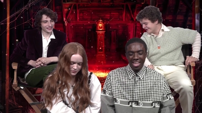 2022-05-27_-_MTV_News_-_Stranger_Things_Cast_on_Their_Favorite_S4_BTS_Moments_mp43698.jpg