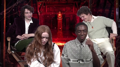 2022-05-27_-_MTV_News_-_Stranger_Things_Cast_on_Their_Favorite_S4_BTS_Moments_mp43699.jpg