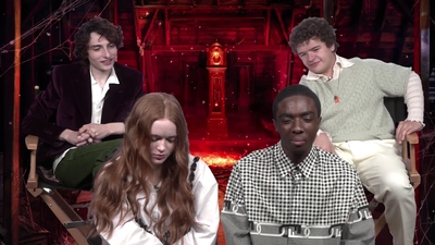 2022-05-27_-_MTV_News_-_Stranger_Things_Cast_on_Their_Favorite_S4_BTS_Moments_mp43700.jpg