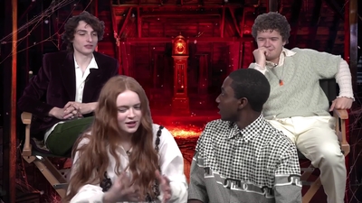2022-05-27_-_MTV_News_-_Stranger_Things_Cast_on_Their_Favorite_S4_BTS_Moments_mp43706.jpg