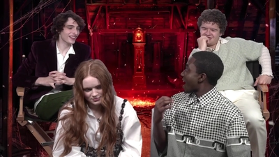 2022-05-27_-_MTV_News_-_Stranger_Things_Cast_on_Their_Favorite_S4_BTS_Moments_mp43711.jpg