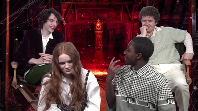 2022-05-27_-_MTV_News_-_Stranger_Things_Cast_on_Their_Favorite_S4_BTS_Moments_mp43712.jpg