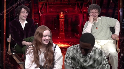 2022-05-27_-_MTV_News_-_Stranger_Things_Cast_on_Their_Favorite_S4_BTS_Moments_mp43725.jpg
