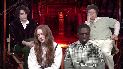 2022-05-27_-_MTV_News_-_Stranger_Things_Cast_on_Their_Favorite_S4_BTS_Moments_mp43729.jpg