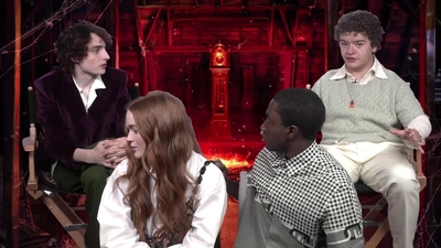 2022-05-27_-_MTV_News_-_Stranger_Things_Cast_on_Their_Favorite_S4_BTS_Moments_mp43744.jpg