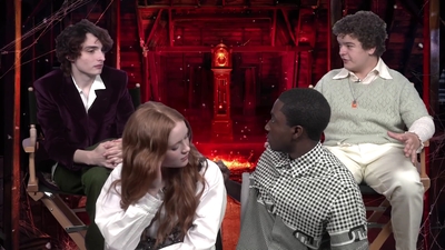 2022-05-27_-_MTV_News_-_Stranger_Things_Cast_on_Their_Favorite_S4_BTS_Moments_mp43745.jpg