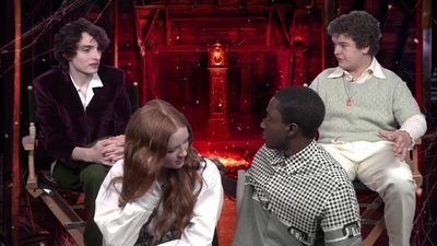 2022-05-27_-_MTV_News_-_Stranger_Things_Cast_on_Their_Favorite_S4_BTS_Moments_mp43746.jpg