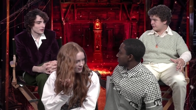 2022-05-27_-_MTV_News_-_Stranger_Things_Cast_on_Their_Favorite_S4_BTS_Moments_mp43747.jpg