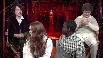 2022-05-27_-_MTV_News_-_Stranger_Things_Cast_on_Their_Favorite_S4_BTS_Moments_mp43750.jpg