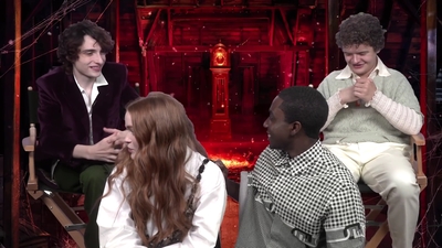 2022-05-27_-_MTV_News_-_Stranger_Things_Cast_on_Their_Favorite_S4_BTS_Moments_mp43751.jpg