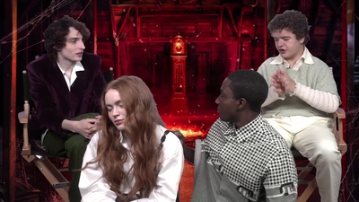 2022-05-27_-_MTV_News_-_Stranger_Things_Cast_on_Their_Favorite_S4_BTS_Moments_mp43755.jpg