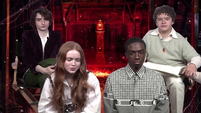 2022-05-27_-_MTV_News_-_Stranger_Things_Cast_on_Their_Favorite_S4_BTS_Moments_mp43772.jpg