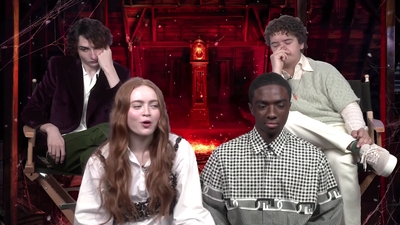 2022-05-27_-_MTV_News_-_Stranger_Things_Cast_on_Their_Favorite_S4_BTS_Moments_mp43779.jpg