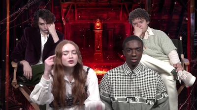 2022-05-27_-_MTV_News_-_Stranger_Things_Cast_on_Their_Favorite_S4_BTS_Moments_mp43781.jpg