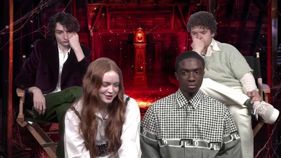 2022-05-27_-_MTV_News_-_Stranger_Things_Cast_on_Their_Favorite_S4_BTS_Moments_mp43786.jpg