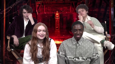 2022-05-27_-_MTV_News_-_Stranger_Things_Cast_on_Their_Favorite_S4_BTS_Moments_mp43789.jpg