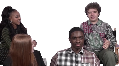 2022-05-27_-_POPSUGAR_-_Stranger_Things_Cast_Cant_Stop_Making_Each_Other_Laugh_mp43826.jpg