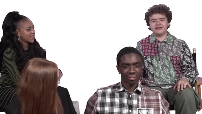 2022-05-27_-_POPSUGAR_-_Stranger_Things_Cast_Cant_Stop_Making_Each_Other_Laugh_mp43827.jpg