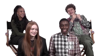 2022-05-27_-_POPSUGAR_-_Stranger_Things_Cast_Cant_Stop_Making_Each_Other_Laugh_mp43964.jpg