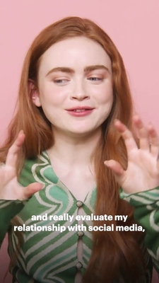 2022-06_-_Glamour_UK_BTS_video_2_mp40160.jpg