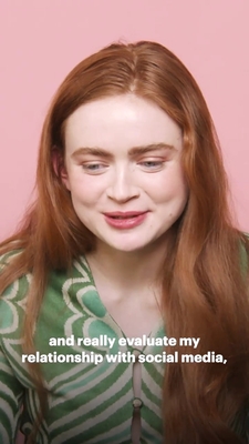 2022-06_-_Glamour_UK_BTS_video_2_mp40164.jpg